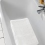 Weiße Wenko Wanneneinlage Florida in Badewanne, 70,5x36,5 cm, für mehr Sicherheit im Bad.