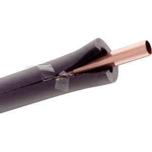 Graue NMC Climatube Easy Rohrisolierung 35-13, selbstklebend, um ein Kupferrohr gewickelt.