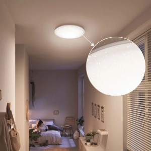 Weiße Philips Moire LED-Deckenleuchte mit Sternenlichtoptik, 32 cm, beleuchtet modernen Wohnraum.