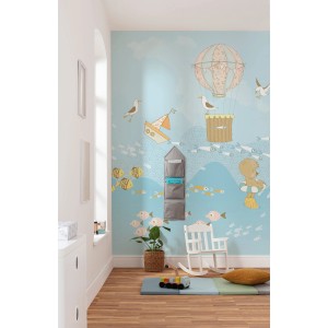 Kinderzimmer mit Komar Vliesfototapete Wavy Venture mit kindlichen Motiven.