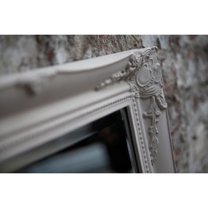 Detailaufnahme: Rust-Oleum Kreidefarbe Jute matt, Sprühfarbe für Möbel mit feiner Struktur.