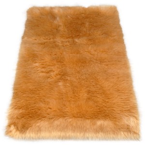 Beiger Kunstfell Teppich (70x120cm) für Wohnräume, weich und flauschig.