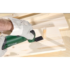 LUX Tauchsägeblatt 32,5 mm im Einsatz mit Multitool zum Sägen von Holz.