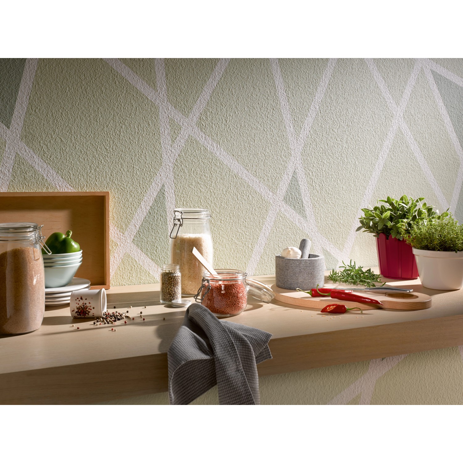 Erfurt Vlies-Rauhfaser Romantic überstreichbare Tapete mit geometrischem Muster im Küchenambiente.