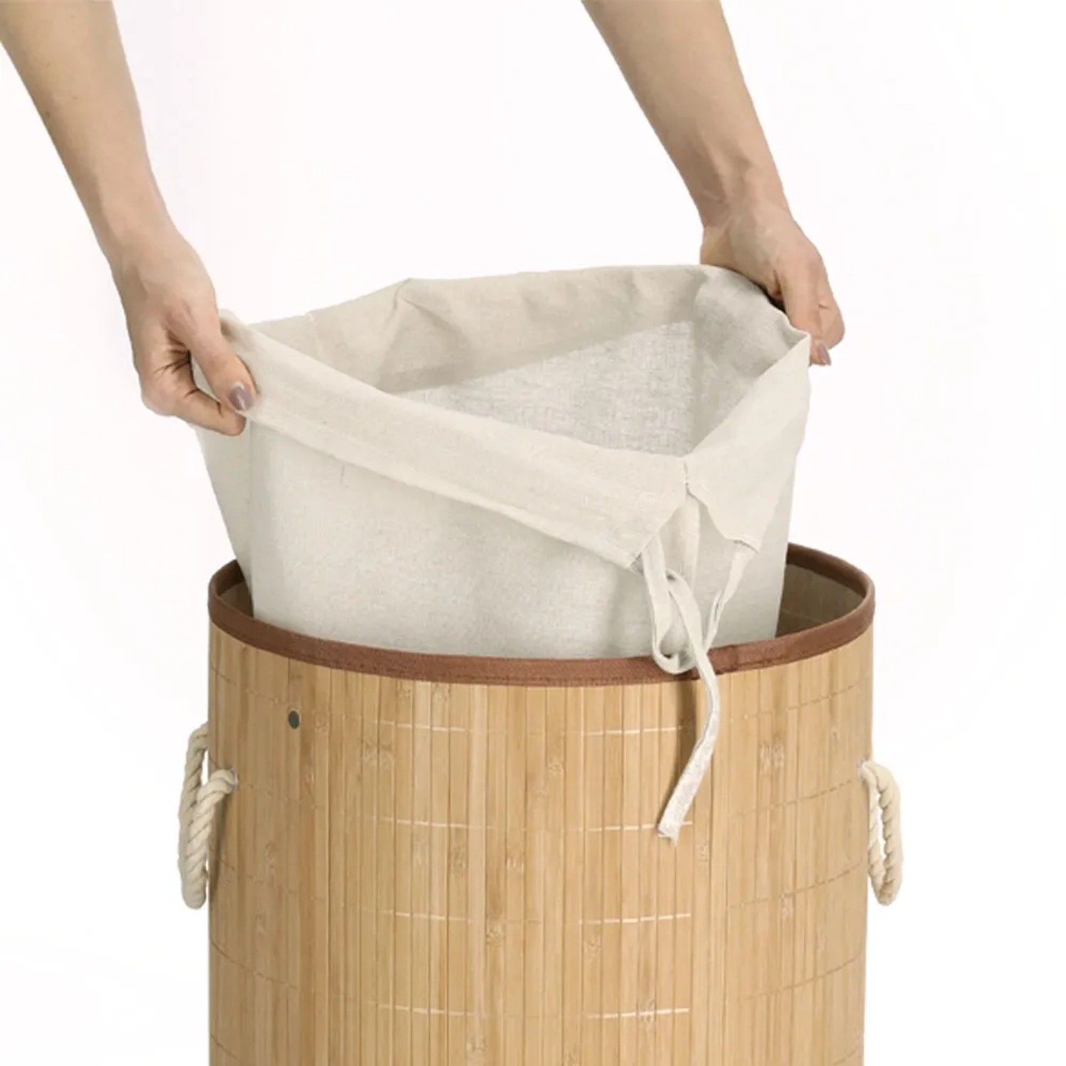 Wäschesammler aus Bambus mit herausnehmbarem Wäschesack, Naturfarben.