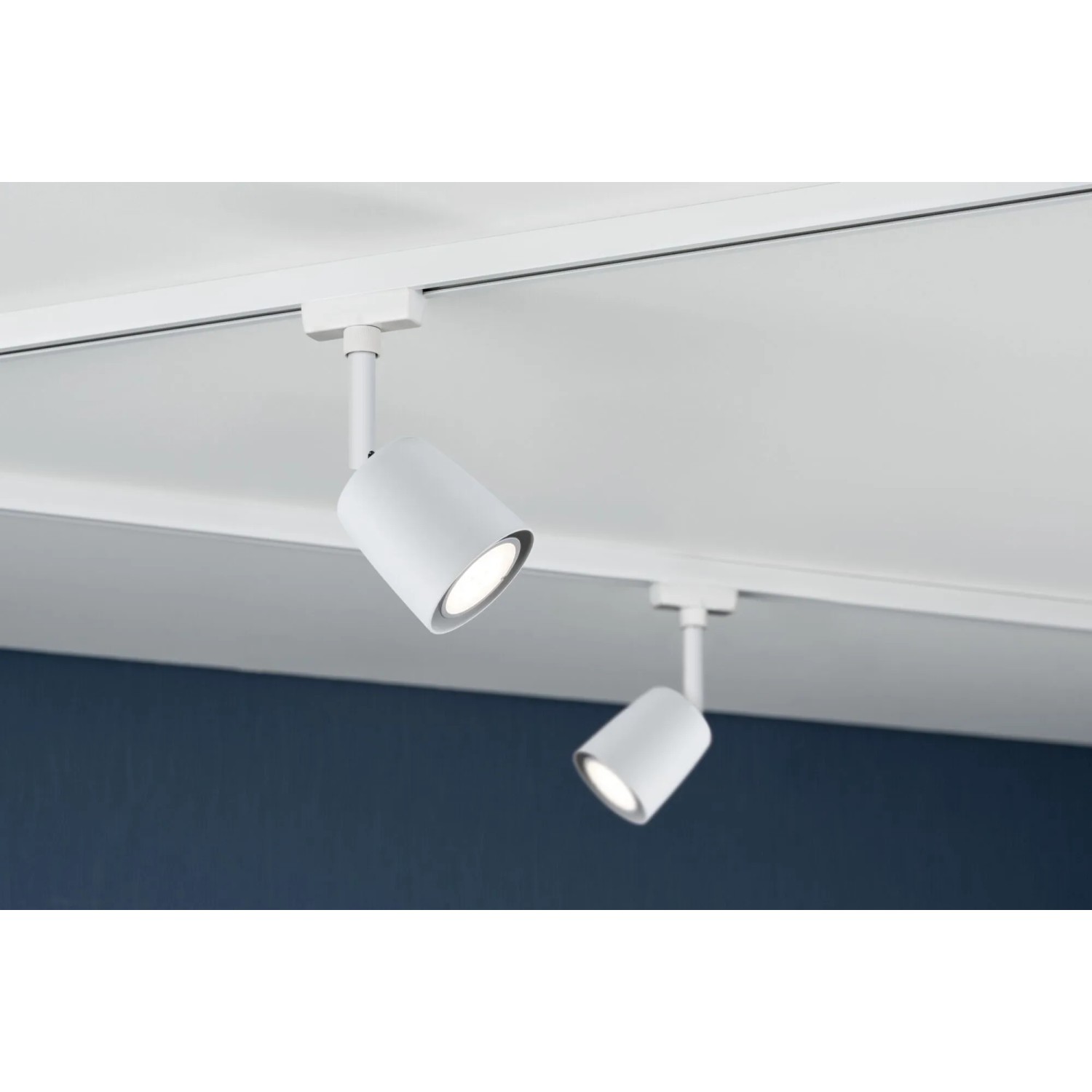 Paulmann URail Schienenspot Cover, signalweiß, an LED-Schienensystem montiert.