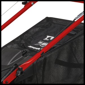Detailaufnahme des Einhell GC-PM 51/3 S HW Benzin-Rasenmähers mit Grasfangsack.