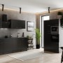 Respekta Küchenzeile Oliver 340 cm Schwarz mit E-Geräten und Spüle.
