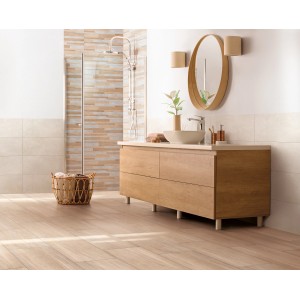 Beige Feinsteinzeug Bodenfliese Tendance (60,4x30 cm) im Badezimmer mit Holzoptik.