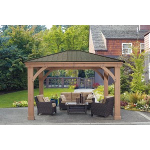 Westmann Holz Pavillon Devon mit Aluminiumdach und Sitzgruppe im Garten.