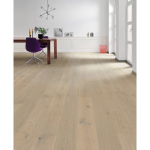 Heller Living by Haro Parkett Eiche Grau, Landhausdiele 2V strukturiert, naturgeölt im Wohnraum.