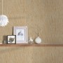 Vliestapete in Braun mit Metallic-Glanz und Strukturmuster für ein modernes Wanddesign.