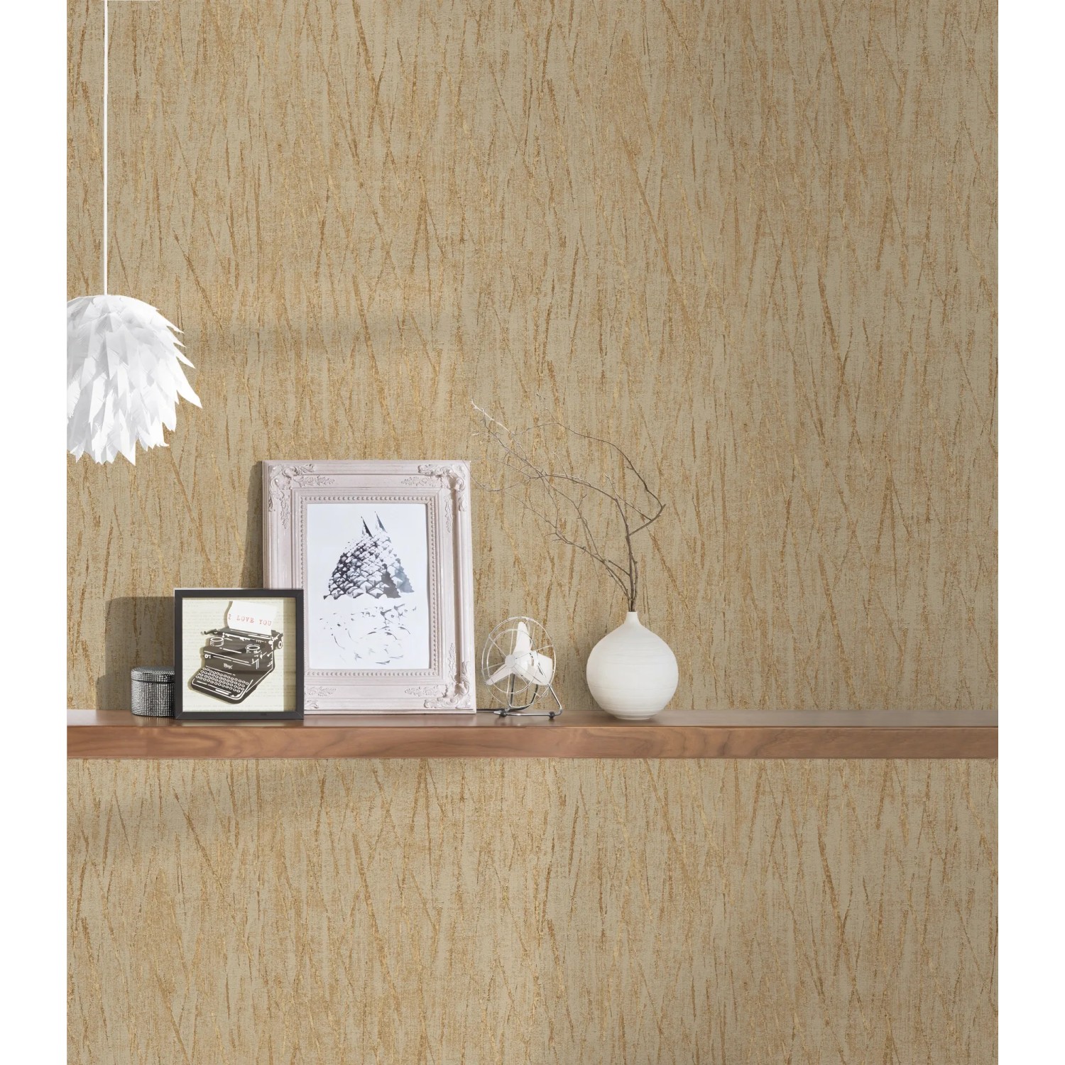 Vliestapete in Braun mit Metallic-Glanz und Strukturmuster für ein modernes Wanddesign.