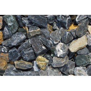 Dunkelblauer Marmorbruch (25-50mm) als Zierkies für Gartenwege und Gabionen.