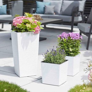 Siena Garden Pflanzgefäße Biron in Weiß mit Rillenoptik, verschiedene Größen.