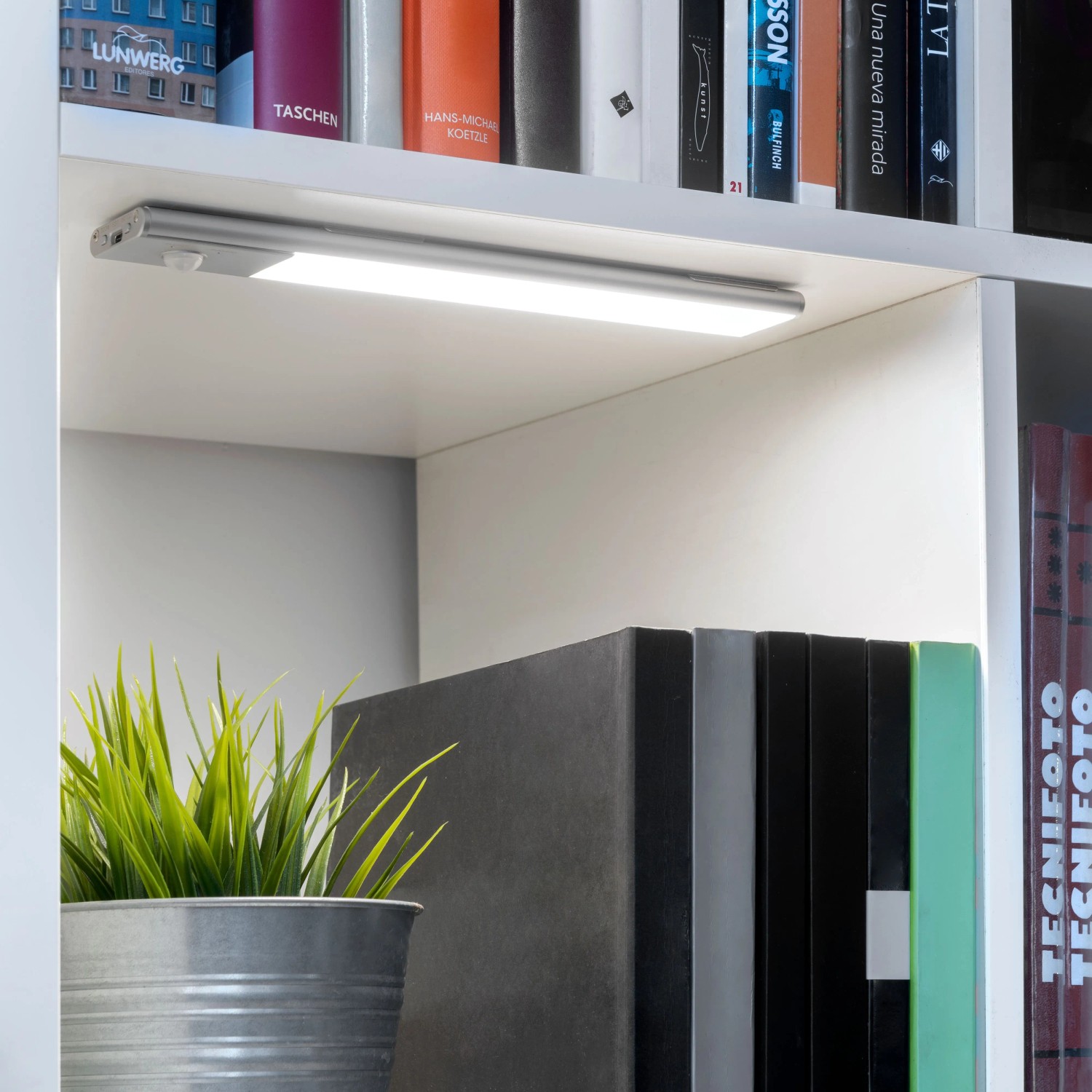 Emuca USB Wiederaufladbare LED Wandleuchte Kaus mit Bewegungssensor L240 mm Kunststoff und Aluminium Matt Eloxiert_3
