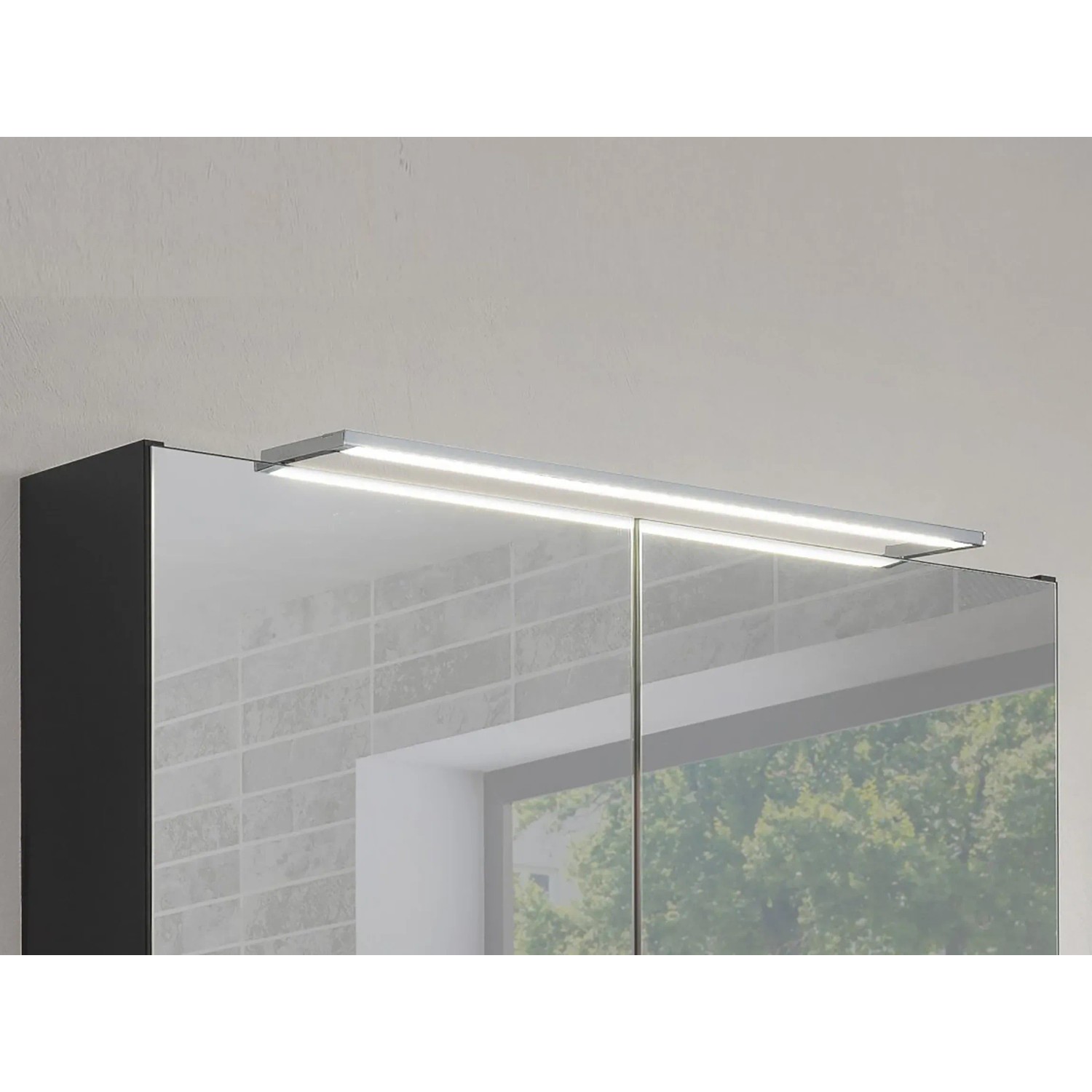 Fackelmann Spiegelschrank Luna, anthrazit, 80 cm, mit LED-Beleuchtung und Softclose-Türen.