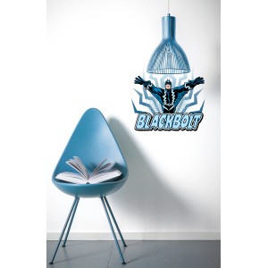 Komar Deko-Sticker Blackbolt Classic (50x70 cm) an Wand, mit Lampe und Stuhl.