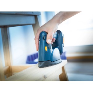 Dreieckschleifer Comfort mit Schleifauflage K120 beim Holz schleifen.