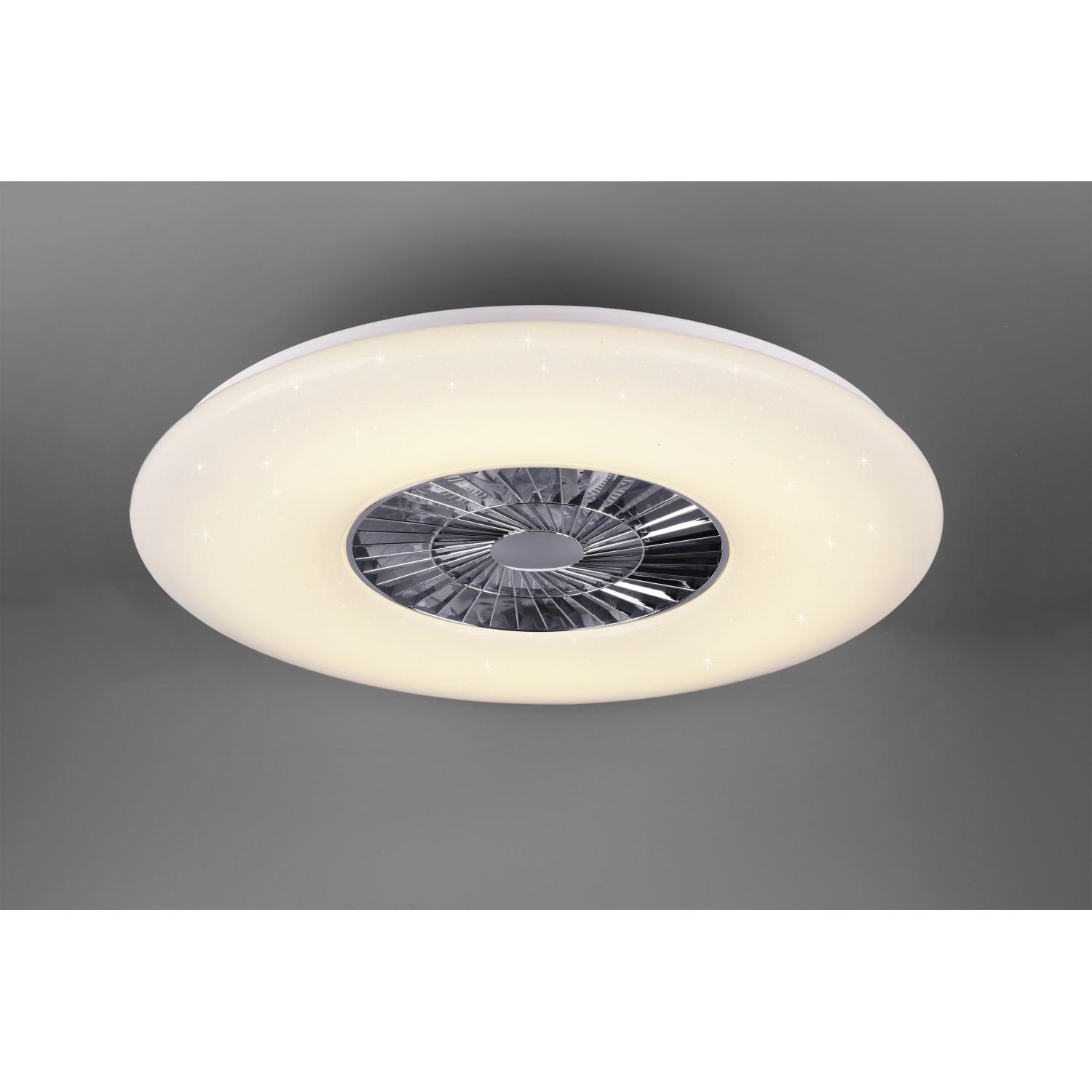 Weiße LED-Deckenleuchte Visby mit Ventilator und Chromdetails, Lichtfarbe einstellbar.