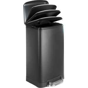 Wenko Treteimer Studio, schwarz, 30 Liter, mit geöffnetem Deckel und Pedal.