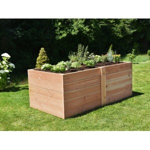 Rechteckiges Hochbeet aus Douglasie (100x200x72,5cm) mit Bepflanzung im Garten.
