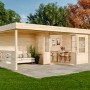 Carlsson Gartenhaus Hanna-40 aus Holz mit überdachter Terrasse und Sitzbereich im Garten.