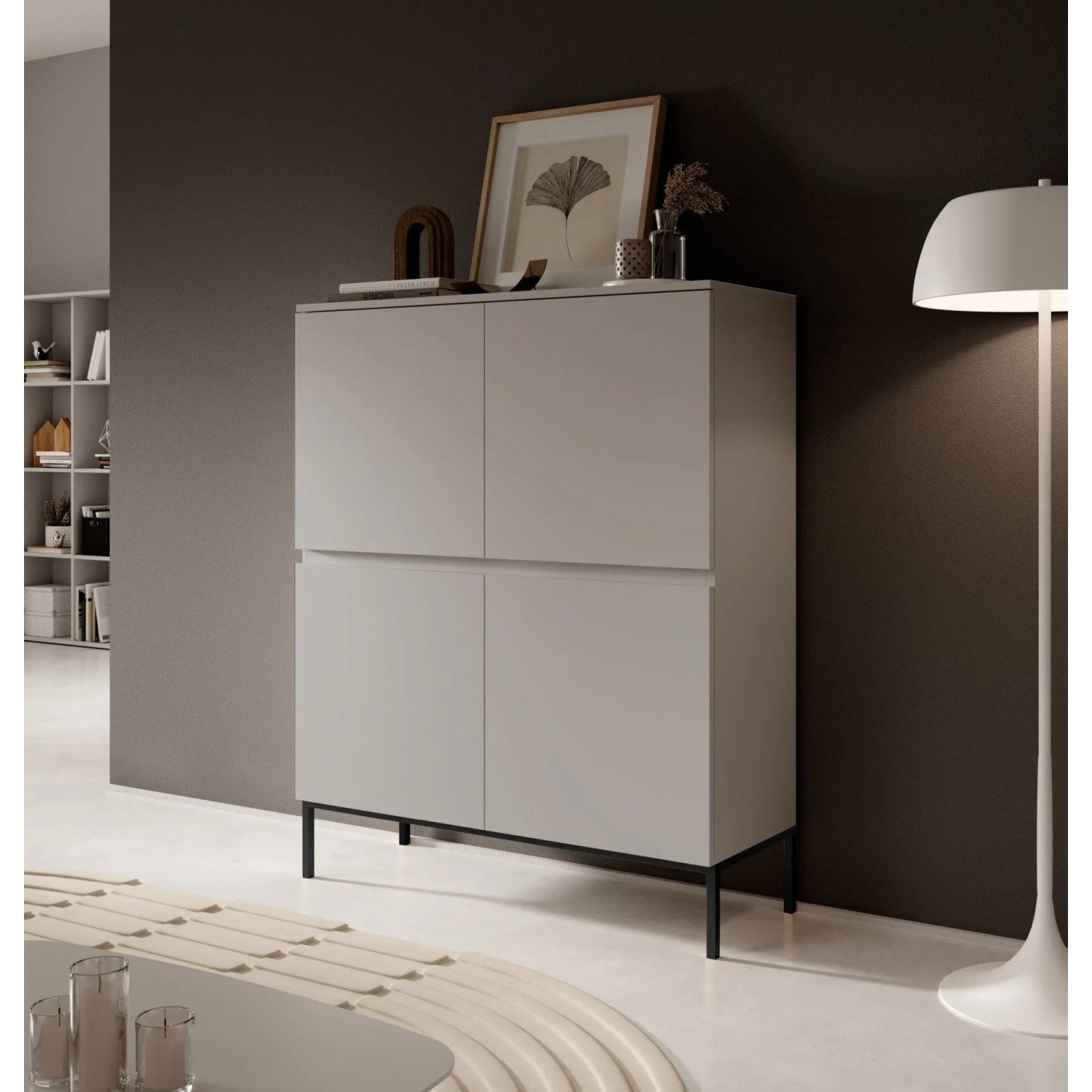 Selsey Highboard Bemmi, kaschmirgrau, 100 cm breit, mit vier Türen und schwarzen Metallbeinen in modernem Design.