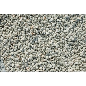 Nahaufnahme von Quarzitsplitt Eis-Weiß (8-12 mm) als Zierkies.