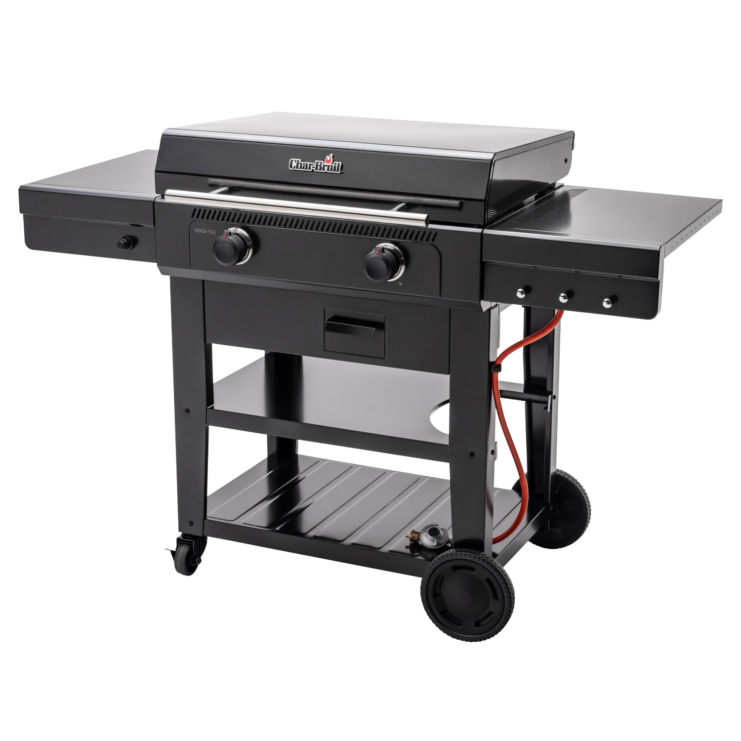 Schwarzer Char-Broil Versa-Tile Gasgrill mit Grillfläche, Ablagen und Rädern.