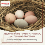Supravit Legemehl: Verschiedenfarbige Hühnereier in einem Strohnest. Für Geflügel, fördert Legeleistung und Nährstoffe.