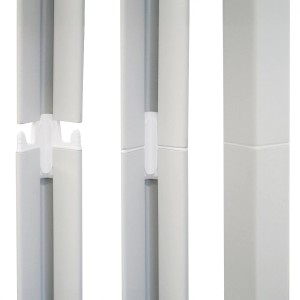 Detailaufnahme Rivet Style Regal Stecksystem, Grauweiß. Einfache Montage der Regale & Regalböden.