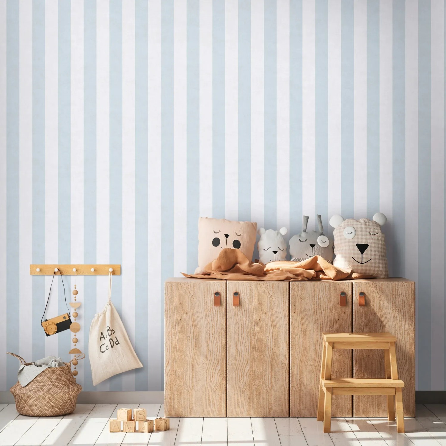 Helleblaue A.S. Creation Vliestapete mit Streifen im Kinderzimmer, FSC®-zertifiziert.