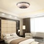 Näve LED-Deckenleuchte Viento mit Ventilator im modernen Schlafzimmer.