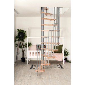 Minka Spindeltreppe Metallica Buche Grau, platzsparende Innentreppe mit Holzstufen und grauem Metallgeländer.