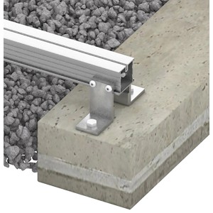 Bodenanker L (8 Stk.) zur Aufständerung von ALUecofix Terrassendielen auf einem Betonfundament.