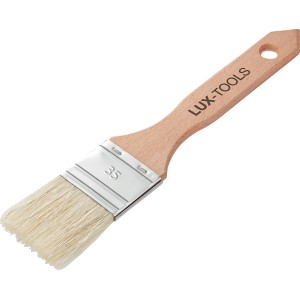 LUX Ausbesserungspinsel, 35 mm breit, mit hellem Borstenkopf und Holzgriff mit Aufhängeloch.
