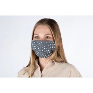 Frau mit grauer Wenko Mund-Nasenmaske M mit weißen Punkten. Wiederverwendbarer Atemschutz für hohen Tragekomfort.