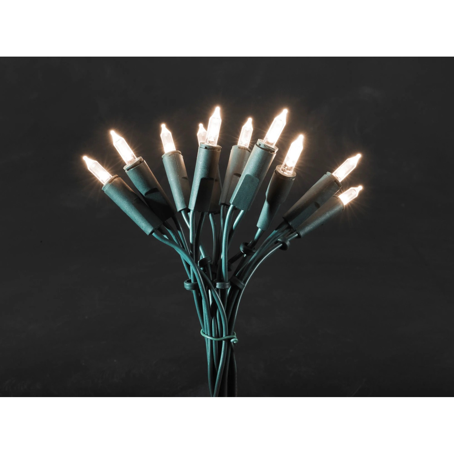 Konstsmide Mini LED Lichterkette mit 35 warmweißen LEDs für den Innenbereich.