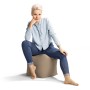 Sitting Point Hocker Cube Scuba Khaki (60 l) mit sitzender Person.