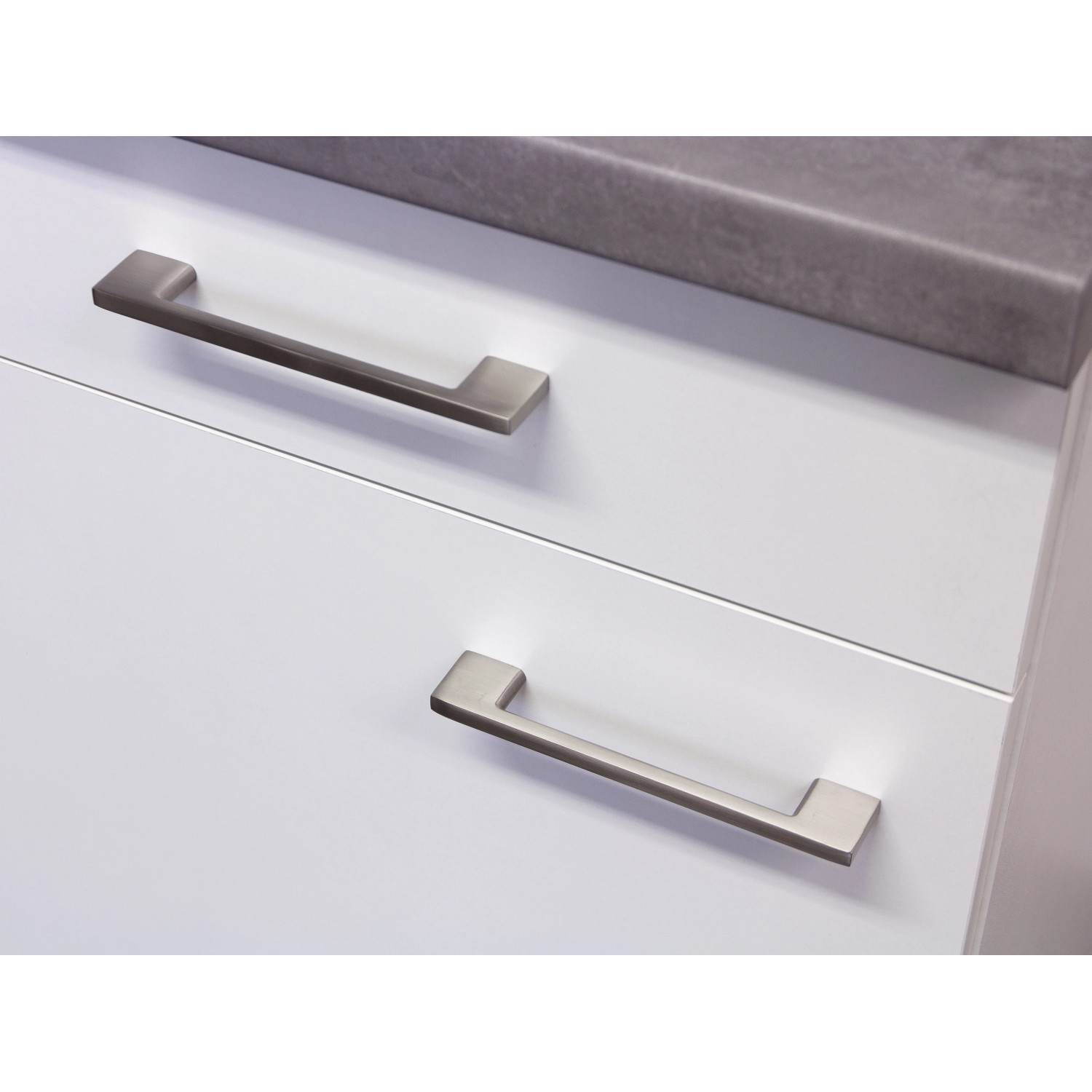 Flex-Well Joelina Küchenunterschrank, 60 cm, weiß mit Schublade und Edelstahlgriffen.