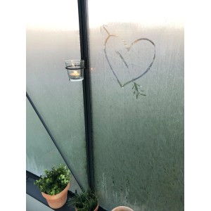 Juliana Teelichthalter, schwarz mit Glas, zur Montage im Gewächshaus.