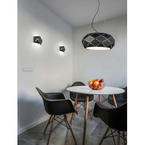 Moderne Trio Pendelleuchte Zandor, schwarz matt, über Esstisch mit Obstschale. Elegante Hängeleuchte.
