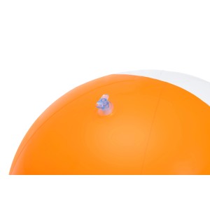 Detailaufnahme: Orange-weißer Bestway Wasserball Tie-Dye Twist, 46 cm, mit Ventil.