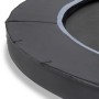 Detailaufnahme: Schwarzes EXIT Dynamic Bodentrampolin Ø 366 cm, Schutzrand und Sprungfläche.