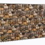 Floraworld PVC-Sichtschutzrolle in Bruchstein-Optik am Zaun montiert.
