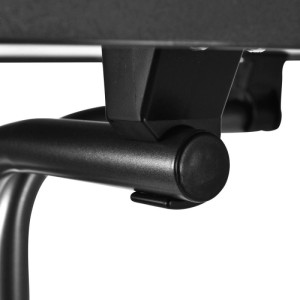 Detailaufnahme: Schwarzer Bistrotisch Bistroni, Gestell und Tischbefestigung.