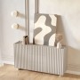 Modernes Selsey Sideboard Fiorra in Kaschmir mit geriffelten Fronten, zwei Türen, drei Schubladen und abgesenkter Platte.