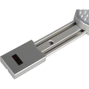 Silberne LED-Sensor-Unterbauleuchte aus Aluminium für Küchen, Detailansicht.