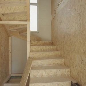 Verlegung mit Kronospan OSB-3 Verlegeplatten stumpf für Wand, Decke und Boden.